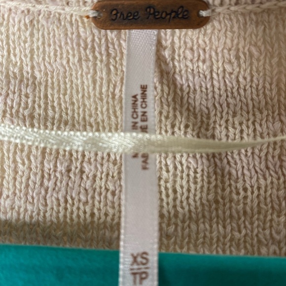 Free People deep v-neck cream long sleeve cotton linen women’s cozy top Sz XS - Picture 6 of 8